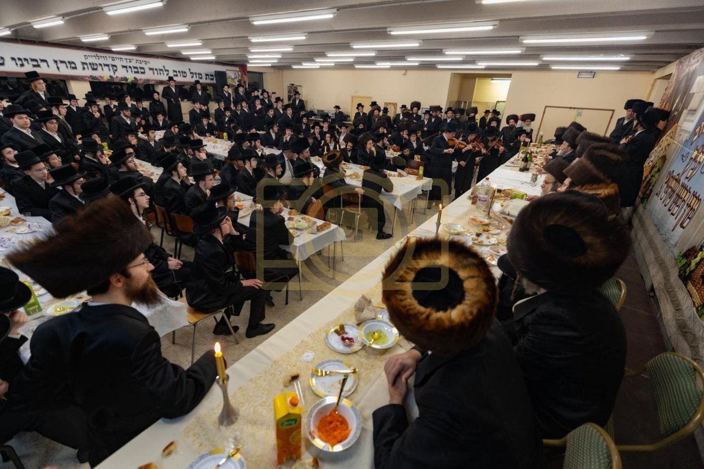 שבע ברכות צוגעשטעלט דורך די ישיבה