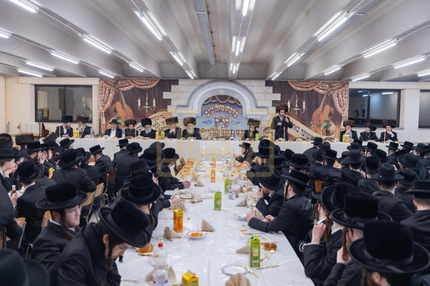 שבע ברכות צוגעשטעלט דורך די ישיבה